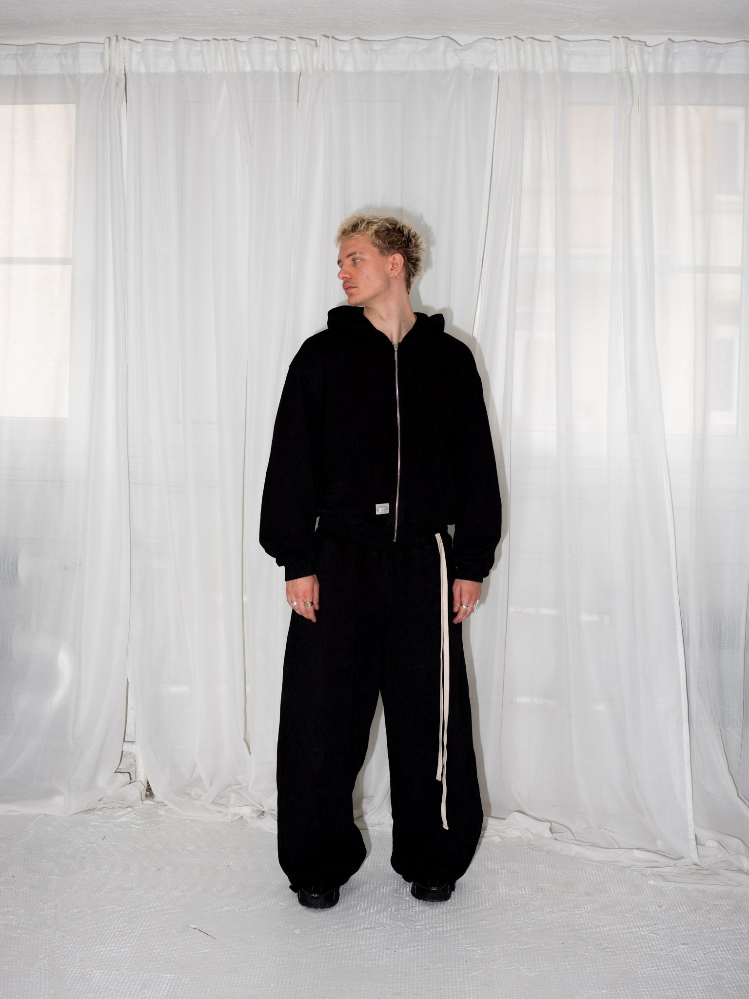 SWEATZIP washed black