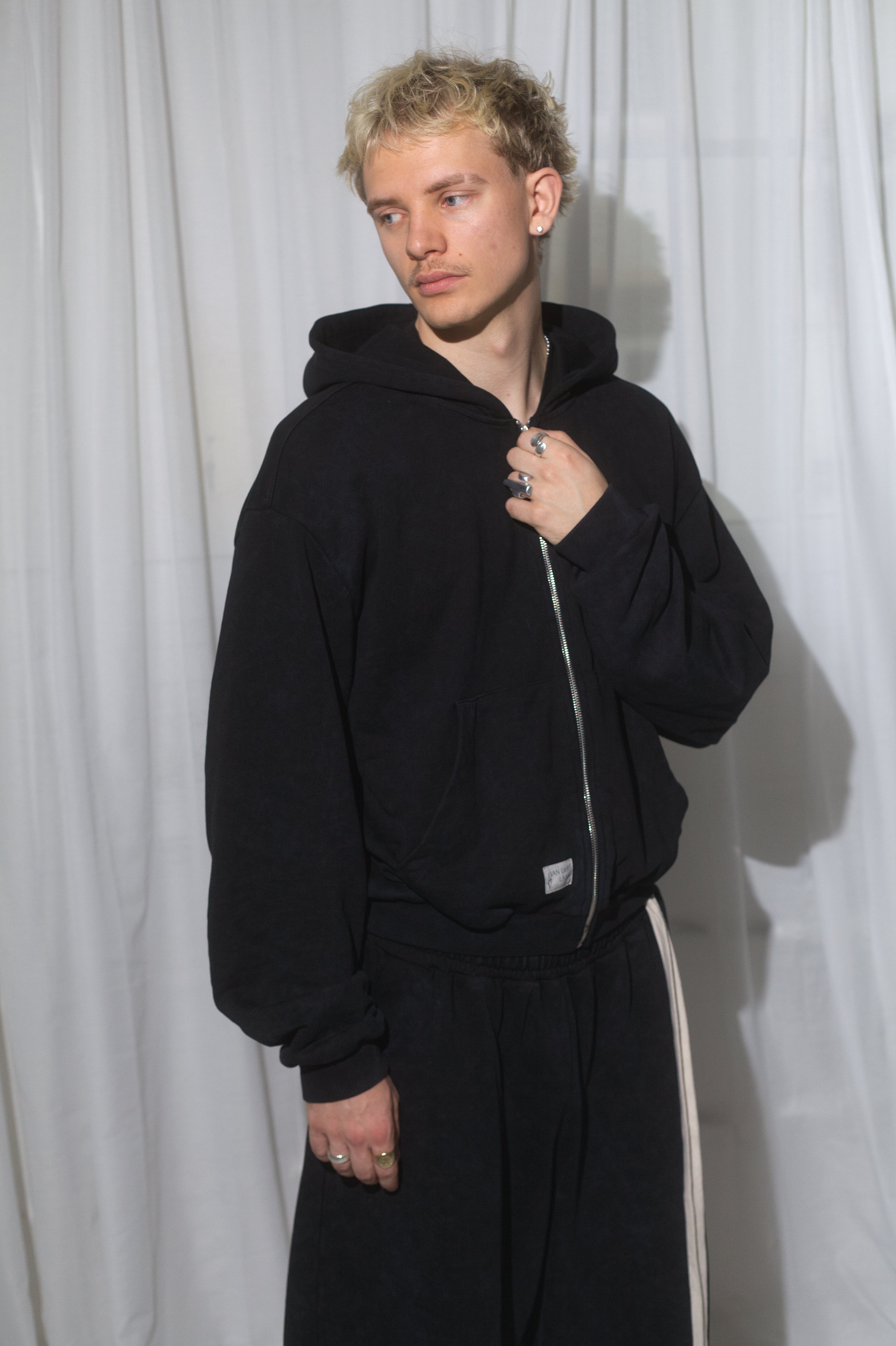 SWEATZIP washed black